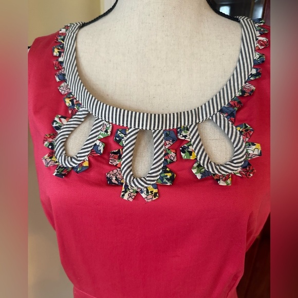 Boden | Sheath Dress with Appliqué Keyhole Neckline in Nantucket Pink/Red - Picture 3 of 9